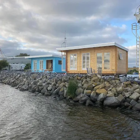 Waterhuisjes Op De Pier Van Lauwersmeerplezier! Lauwersoog Exterior photo
