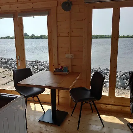 Waterhuisjes Op De Pier Van Lauwersmeerplezier! Lauwersoog Exterior photo