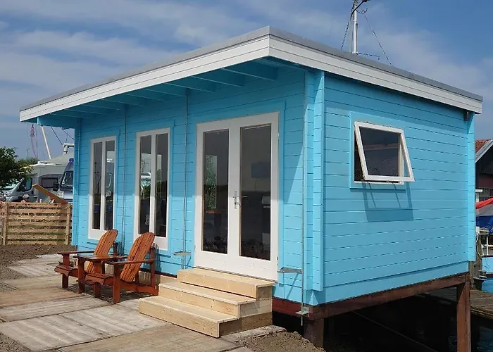 Waterhuisjes Op De Pier Van Lauwersmeerplezier!