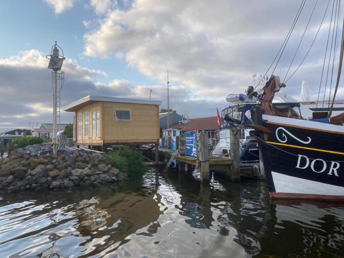 Waterhuisjes Op De Pier Lauwersmeerplezier! Lauwersoog