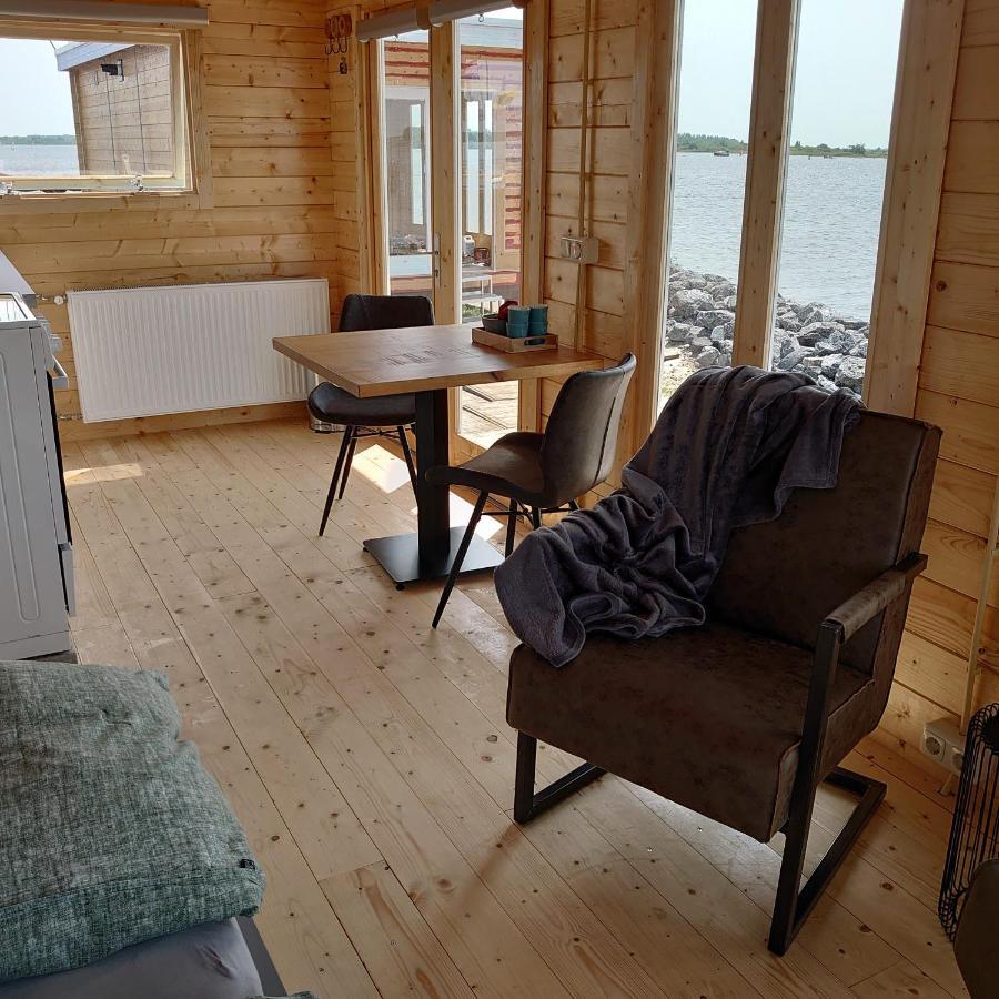 Waterhuisjes Op De Pier Lauwersmeerplezier!